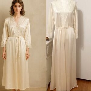 Vintage Ivory Nylon Silky Robe with Pockets – Union Made USA